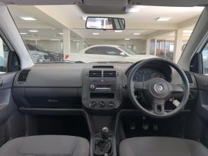 Volkswagen Polo Vivo sedan 1.4 Conceptline - Image 6