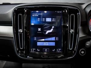 Volvo XC40 T5 AWD Momentum - Image 17