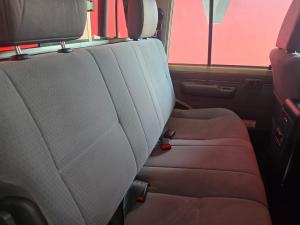 Toyota Land Cruiser 79 2.8GD-6 double cab - Image 10