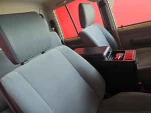Toyota Land Cruiser 79 2.8GD-6 double cab - Image 11