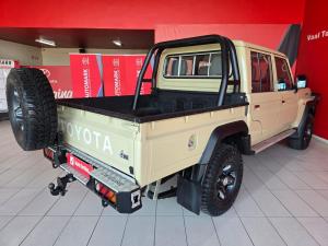 Toyota Land Cruiser 79 2.8GD-6 double cab - Image 6