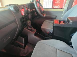 Toyota Land Cruiser 79 2.8GD-6 double cab - Image 9