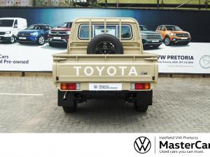 Toyota Land Cruiser 79 2.8GD-6 double cab - Image 6