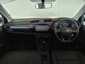 Toyota Hilux 2.0 single cab S (aircon) - Image 12