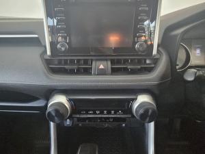 Toyota RAV4 2.0 GX auto - Image 11