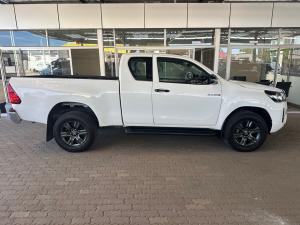 Toyota Hilux 2.4GD-6 Xtra cab Raider manual - Image 3