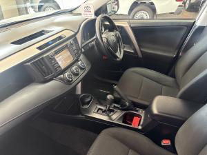 Toyota RAV4 2.0 GX - Image 7