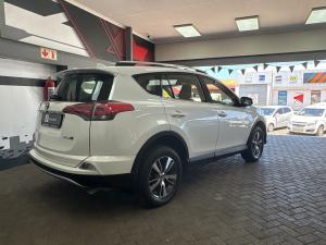 Toyota RAV4 2.0 GX - Image 2