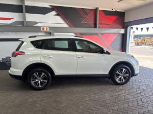 Toyota RAV4 2.0 GX - Image 3