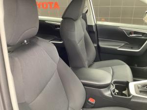 Toyota RAV4 2.0 GX auto - Image 16