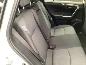Toyota RAV4 2.0 GX auto - Image 17