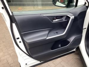 Toyota RAV4 2.0 GX auto - Image 25