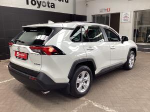 Toyota RAV4 2.0 GX auto - Image 2
