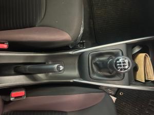 Toyota Starlet Cross 1.5 XR manual - Image 12