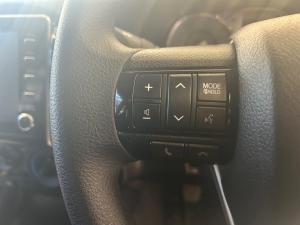 Toyota Hilux 2.4GD-6 Xtra cab Raider manual - Image 9