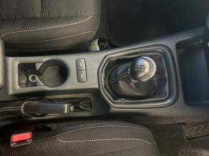 Toyota Hilux 2.4GD-6 Xtra cab Raider manual - Image 12