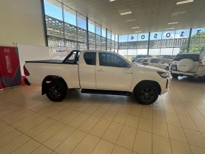 Toyota Hilux 2.4GD-6 Xtra cab Raider manual - Image 3
