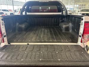 Toyota Hilux 2.4GD-6 double cab 4x4 Raider X manual - Image 16