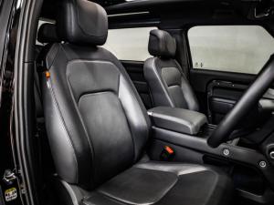 Land Rover Defender 90 P400 X-Dynamic HSE - Image 12