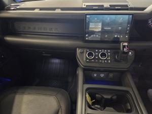 Land Rover Defender 90 P400 X-Dynamic HSE - Image 8