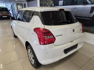 Suzuki Swift 1.2 GL auto - Image 3