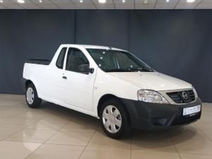 2023 Nissan NP200 1.6i safety pack (aircon)