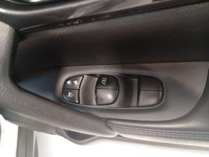 Nissan X-Trail 2.5 4x4 Tekna - Image 24