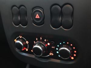 Nissan NP200 1.6i safety pack (aircon) - Image 12