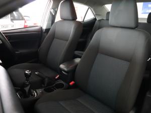 Toyota Corolla Quest 1.8 Plus manual - Image 12