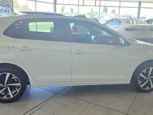 Volkswagen Polo hatch 1.0TSI Life manual - Image 9