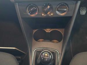 Volkswagen Polo Vivo hatch 1.4 Comfortline - Image 12