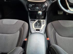 Jeep Cherokee 2.4L Longitude - Image 6