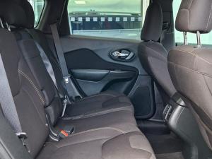 Jeep Cherokee 2.4L Longitude - Image 7