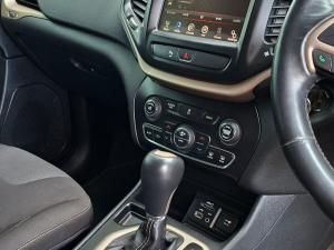 Jeep Cherokee 2.4L Longitude - Image 9
