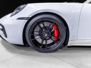 Porsche 911 Carrera GTS cabriolet manual - Image 4