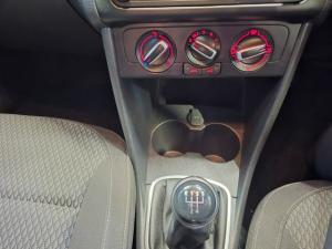 Volkswagen Polo sedan 1.6 Comfortline - Image 23