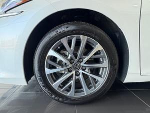 Lexus ES 300h EX - Image 13
