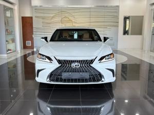 Lexus ES 300h EX - Image 1