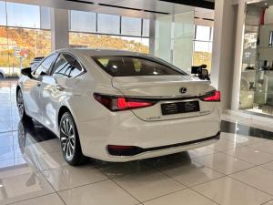 Lexus ES 300h EX - Image 7