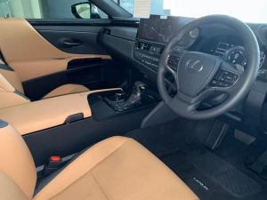 Lexus ES 300h EX - Image 9