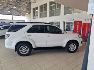 Toyota Fortuner 3.0D-4D Ltd edition auto - Image 3