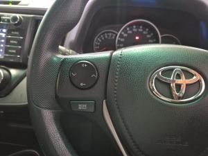 Toyota RAV4 2.0 GX auto - Image 9