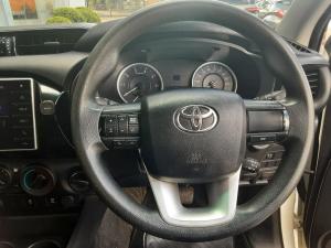 Toyota Hilux 2.4 GD-6 SRX 4X4 automaticD/C - Image 8