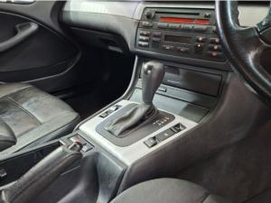 BMW 318i automatic - Image 12