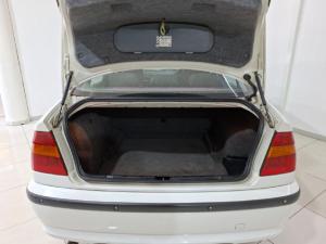 BMW 318i automatic - Image 5