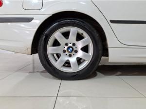 BMW 318i automatic - Image 9