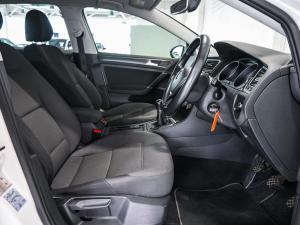 Volkswagen Golf 1.0TSI Comfortline - Image 13
