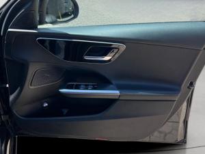 Mercedes-Benz C-Class C200 Avantgarde - Image 18