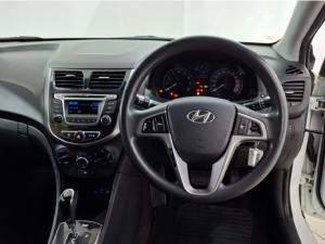 Hyundai Accent hatch 1.6 Fluid auto - Image 13