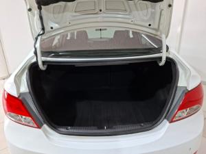 Hyundai Accent hatch 1.6 Fluid auto - Image 5
